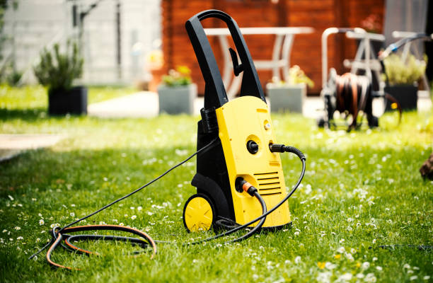 Best Animal Enclosure Cleaning  in Mitchell, SD